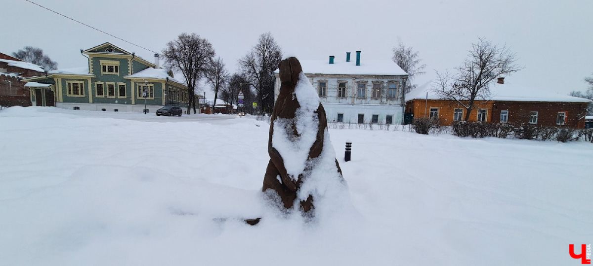 Суздаль - город древних памятников. Но по соседству с ними активно плодятся и множатся современные объекты. Как их расценивать? Спросили об этом у экспертов.