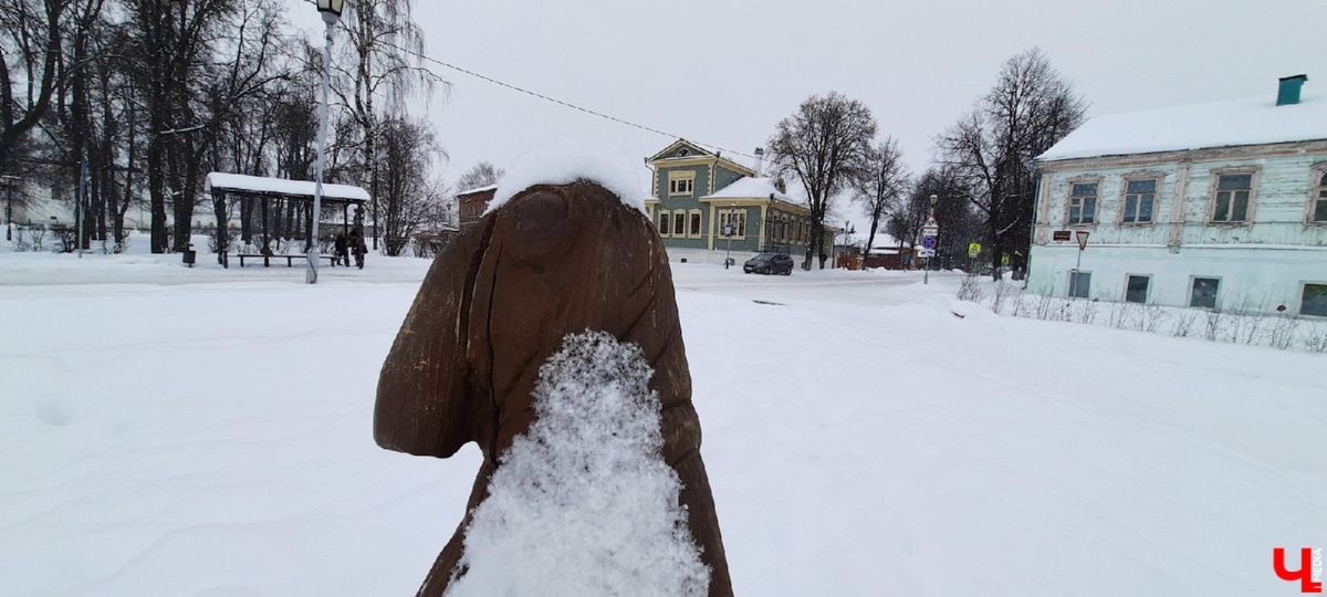 Суздаль - город древних памятников. Но по соседству с ними активно плодятся и множатся современные объекты. Как их расценивать? Спросили об этом у экспертов.