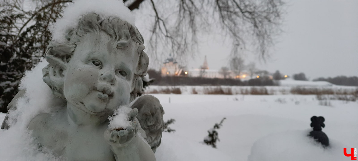 Суздаль - город древних памятников. Но по соседству с ними активно плодятся и множатся современные объекты. Как их расценивать? Спросили об этом у экспертов.