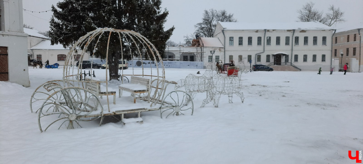 Суздаль - город древних памятников. Но по соседству с ними активно плодятся и множатся современные объекты. Как их расценивать? Спросили об этом у экспертов.
