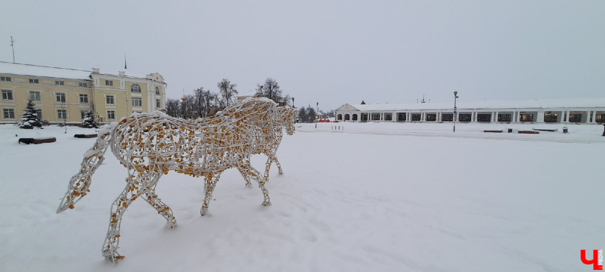 Суздаль - город древних памятников. Но по соседству с ними активно плодятся и множатся современные объекты. Как их расценивать? Спросили об этом у экспертов.