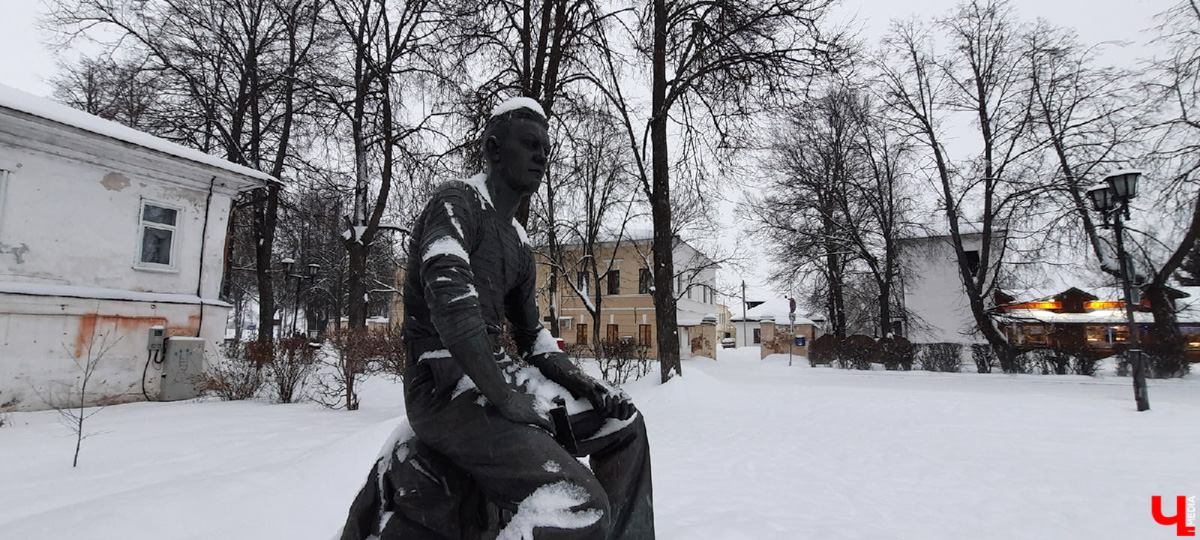 Суздаль - город древних памятников. Но по соседству с ними активно плодятся и множатся современные объекты. Как их расценивать? Спросили об этом у экспертов.