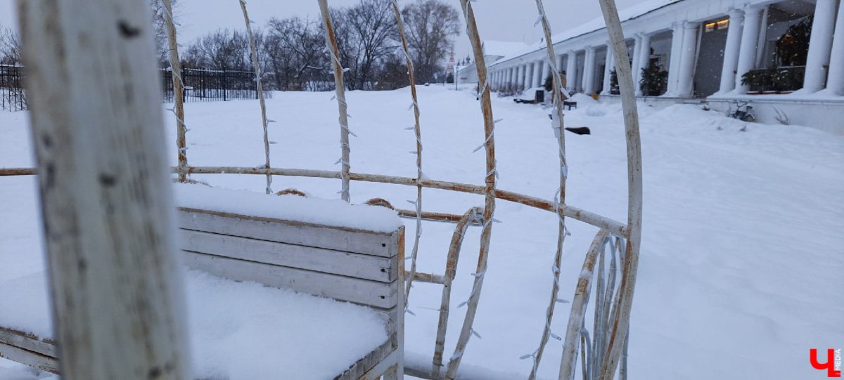 Суздаль - город древних памятников. Но по соседству с ними активно плодятся и множатся современные объекты. Как их расценивать? Спросили об этом у экспертов.