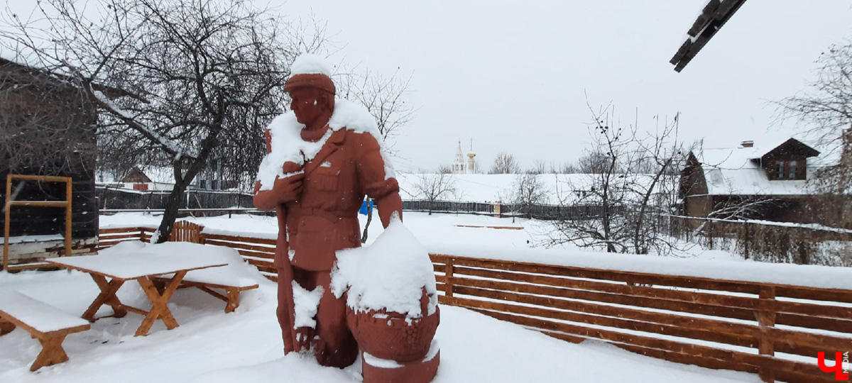 Суздаль - город древних памятников. Но по соседству с ними активно плодятся и множатся современные объекты. Как их расценивать? Спросили об этом у экспертов.
