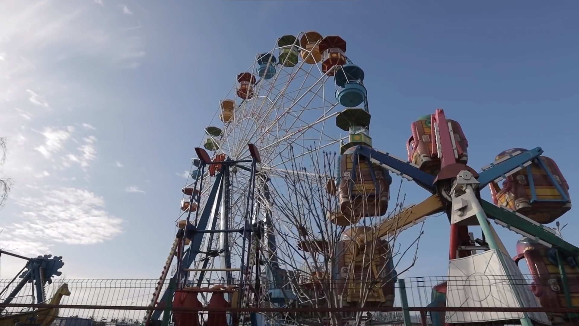 Пару дней назад на ютуб-канале «Редакция» Алексея Пивоварова вышел второй сюжет новой рубрики «Анти-тревел» с участием суперпопулярного блогера из Мурома.