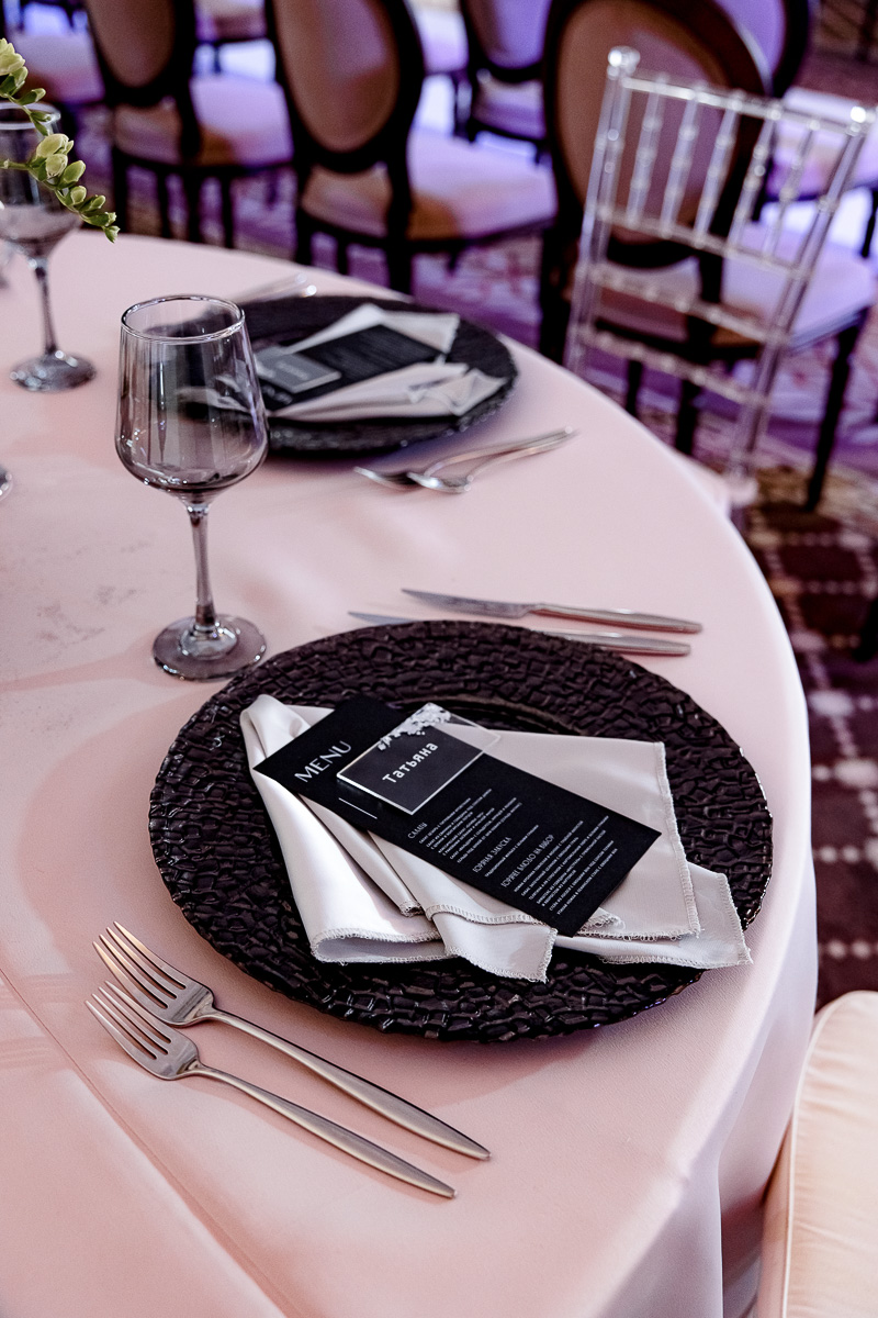 Победили стиль, вкус и эстетика. Так можно сказать о лучшей свадьбе, занявшей первое место ежегодной премии Wedmate Awards 2020.