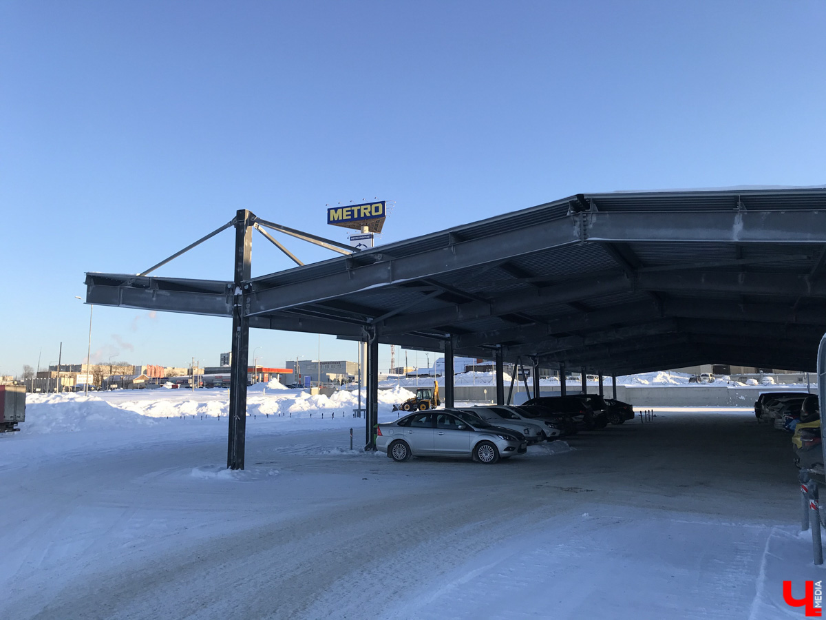 На машине объездили большую часть парковок возле торговых центров Владимира и выбрали среди них наиболее удобные.