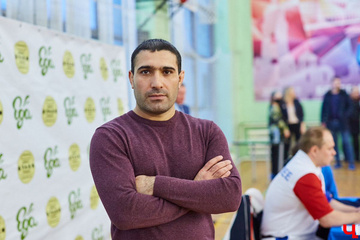 Совершеннолетний турнир и несовершеннолетние чемпионы по самбо. Снова город Владимир стал центром зрелищного торжества, дающего молодым спортсменам возможность проявить себя на профессиональном уровне.