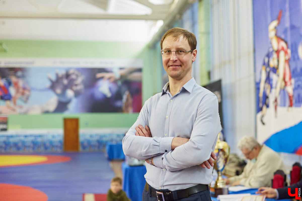 Совершеннолетний турнир и несовершеннолетние чемпионы по самбо. Снова город Владимир стал центром зрелищного торжества, дающего молодым спортсменам возможность проявить себя на профессиональном уровне.