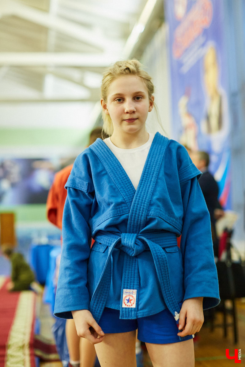 Совершеннолетний турнир и несовершеннолетние чемпионы по самбо. Снова город Владимир стал центром зрелищного торжества, дающего молодым спортсменам возможность проявить себя на профессиональном уровне.