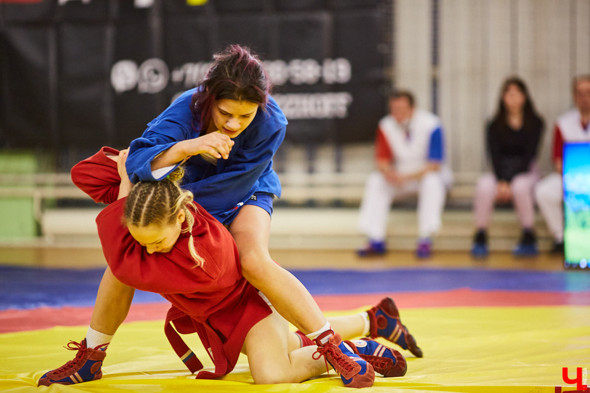 Совершеннолетний турнир и несовершеннолетние чемпионы по самбо. Снова город Владимир стал центром зрелищного торжества, дающего молодым спортсменам возможность проявить себя на профессиональном уровне.