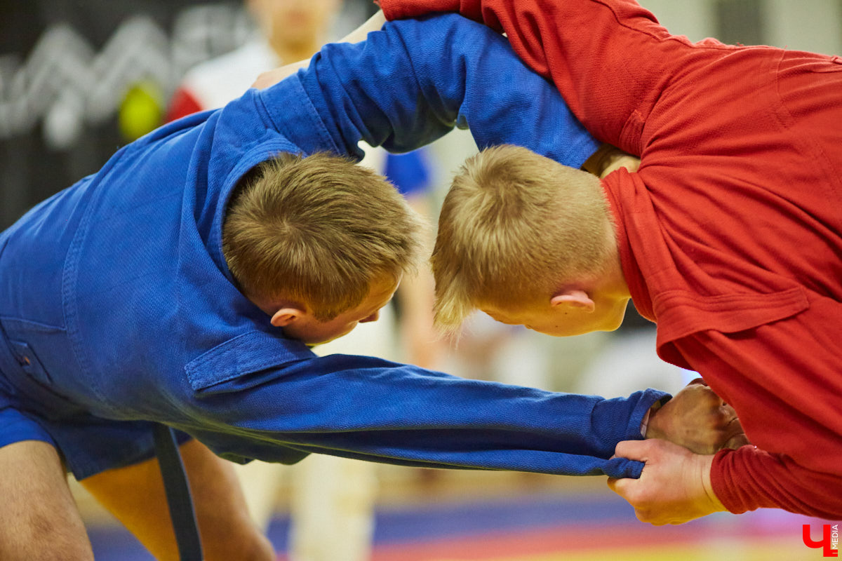 Совершеннолетний турнир и несовершеннолетние чемпионы по самбо. Снова город Владимир стал центром зрелищного торжества, дающего молодым спортсменам возможность проявить себя на профессиональном уровне.