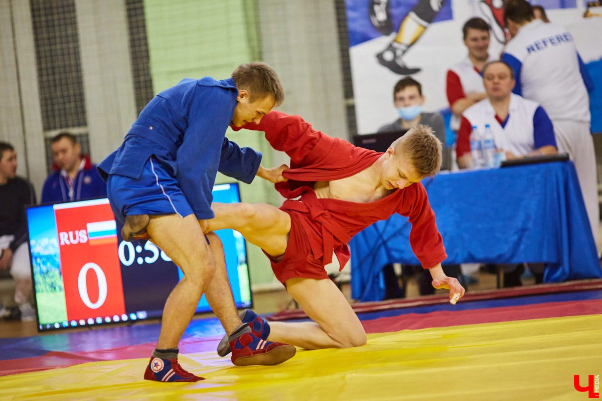 Совершеннолетний турнир и несовершеннолетние чемпионы по самбо. Снова город Владимир стал центром зрелищного торжества, дающего молодым спортсменам возможность проявить себя на профессиональном уровне.