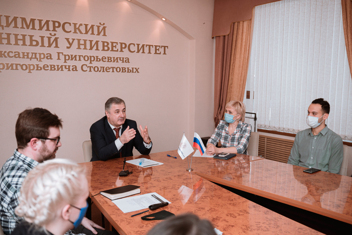 Как студенты могут повлиять на жизнь вуза и сделать что-то полезное для всего города или даже региона? У молодежи есть большой потенциал и верный союзник. О чем речь? И как все это работает?