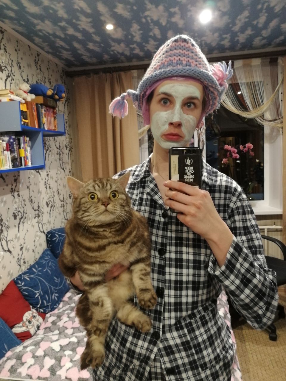 1 марта отмечают День кошек, а это значит, что пора передать привет хвостатым и усатым меньшим братьям, запечатленным в фотографиях счастливых владимирских хозяев.