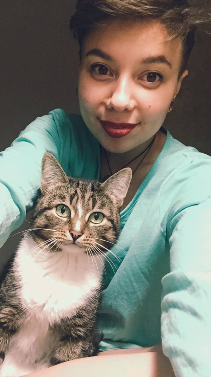 1 марта отмечают День кошек, а это значит, что пора передать привет хвостатым и усатым меньшим братьям, запечатленным в фотографиях счастливых владимирских хозяев.