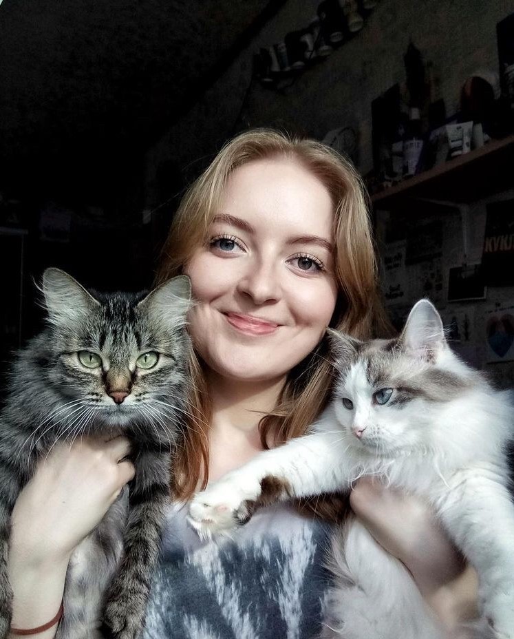 1 марта отмечают День кошек, а это значит, что пора передать привет хвостатым и усатым меньшим братьям, запечатленным в фотографиях счастливых владимирских хозяев.