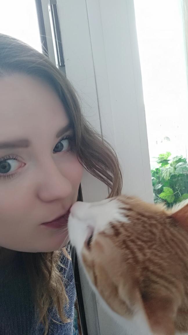 1 марта отмечают День кошек, а это значит, что пора передать привет хвостатым и усатым меньшим братьям, запечатленным в фотографиях счастливых владимирских хозяев.