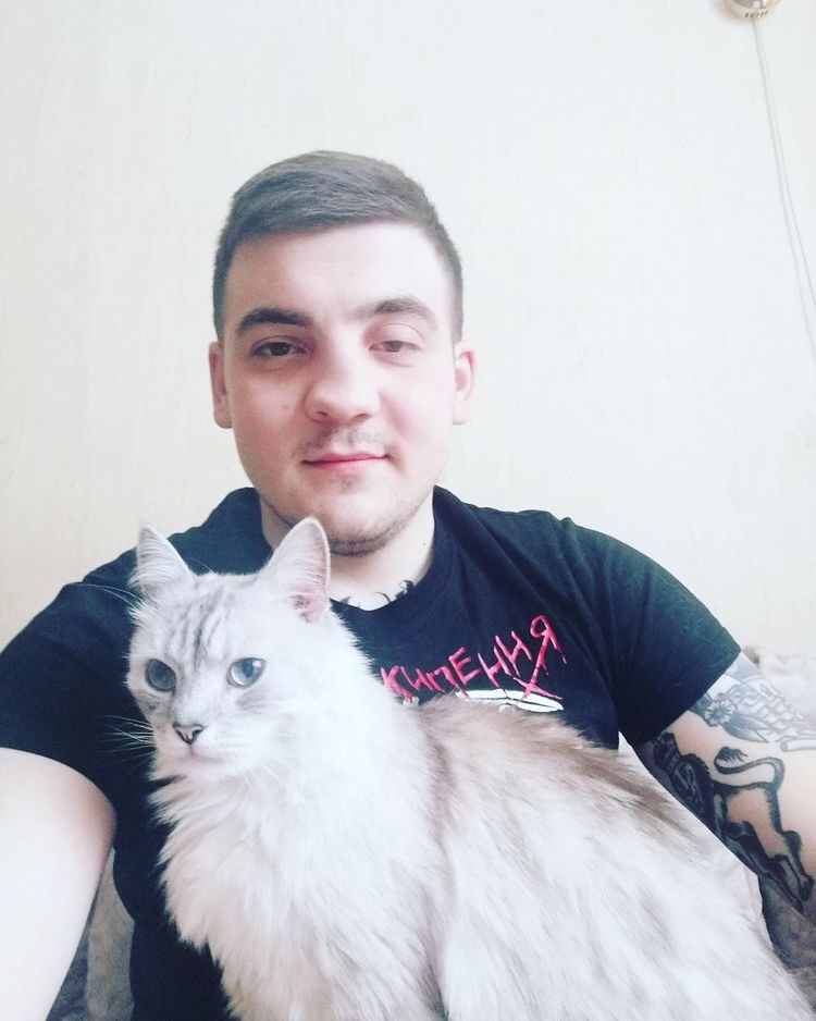 1 марта отмечают День кошек, а это значит, что пора передать привет хвостатым и усатым меньшим братьям, запечатленным в фотографиях счастливых владимирских хозяев.