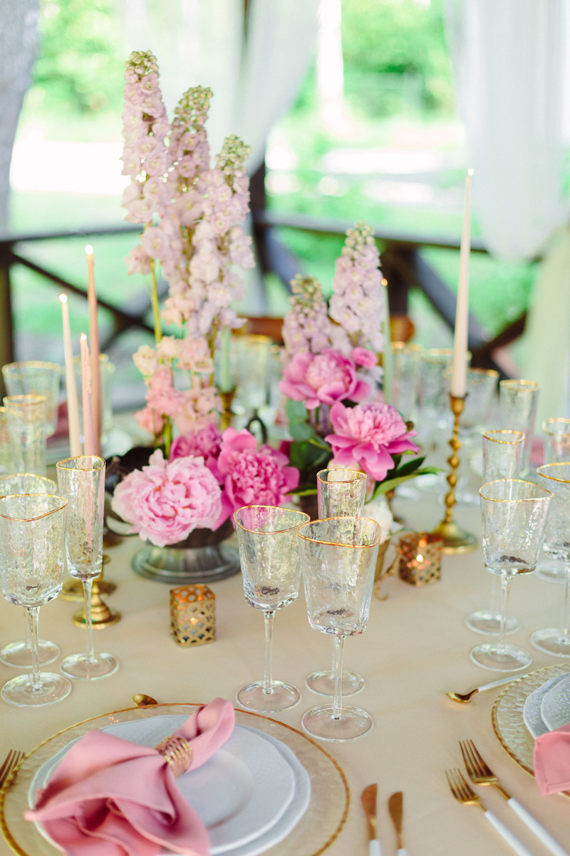 Пришло время поговорить о свадебных трендах наступившего года, чтобы быть во всеоружии при подготовке к долгожданному торжеству.