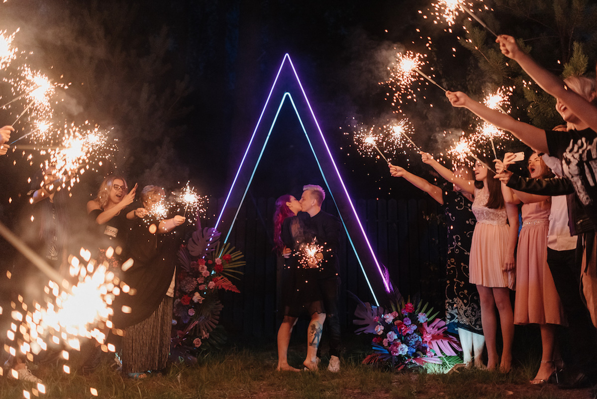 Пришло время поговорить о свадебных трендах наступившего года, чтобы быть во всеоружии при подготовке к долгожданному торжеству.
