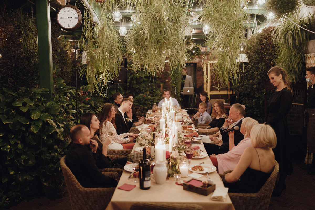 Пришло время поговорить о свадебных трендах наступившего года, чтобы быть во всеоружии при подготовке к долгожданному торжеству.