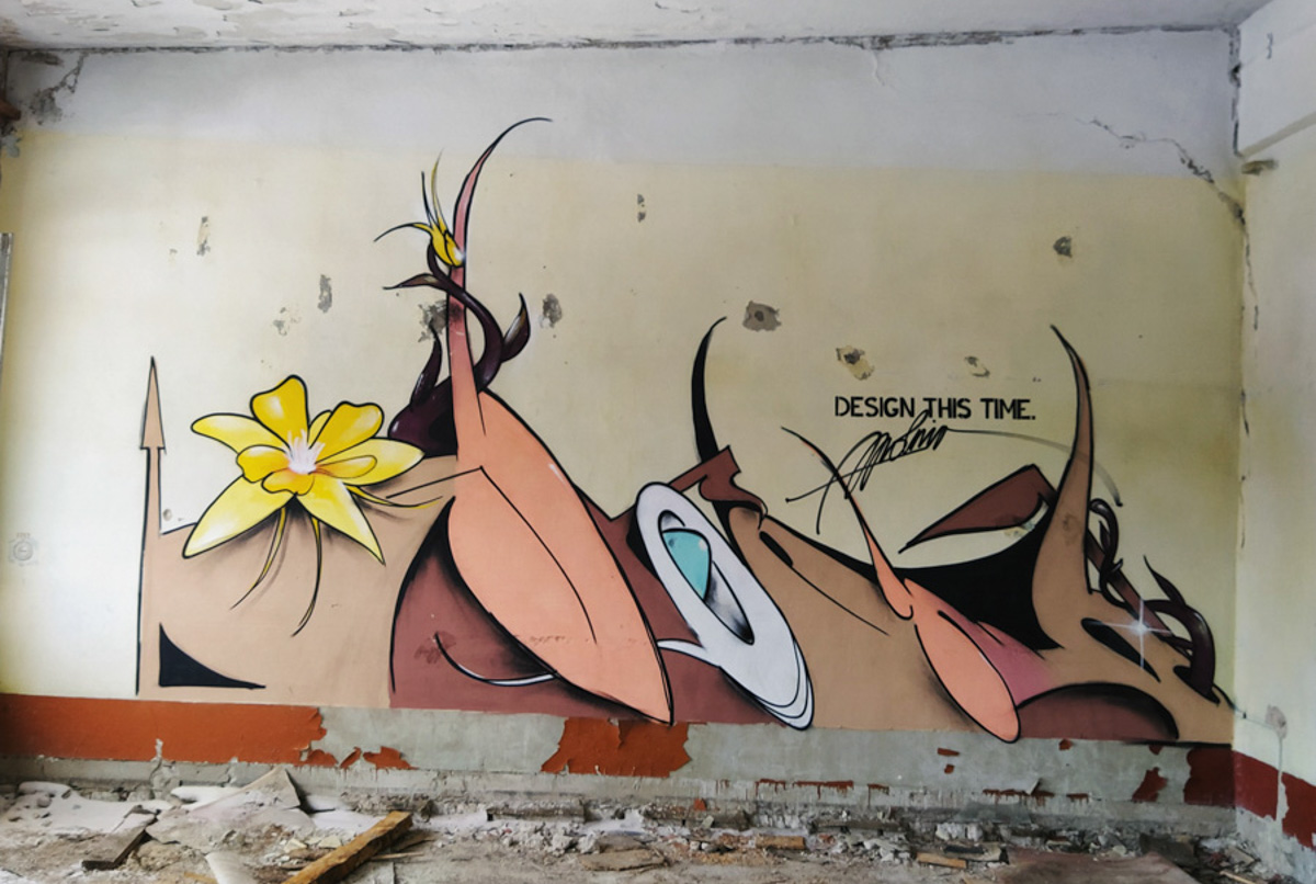 Спутанные лица из нитей краски. Владимирский художник-граффитист Никита Молния о недолговечности искусства и авторской философии.