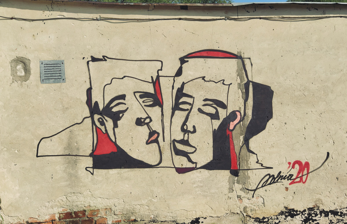 Спутанные лица из нитей краски. Владимирский художник-граффитист Никита Молния о недолговечности искусства и авторской философии.