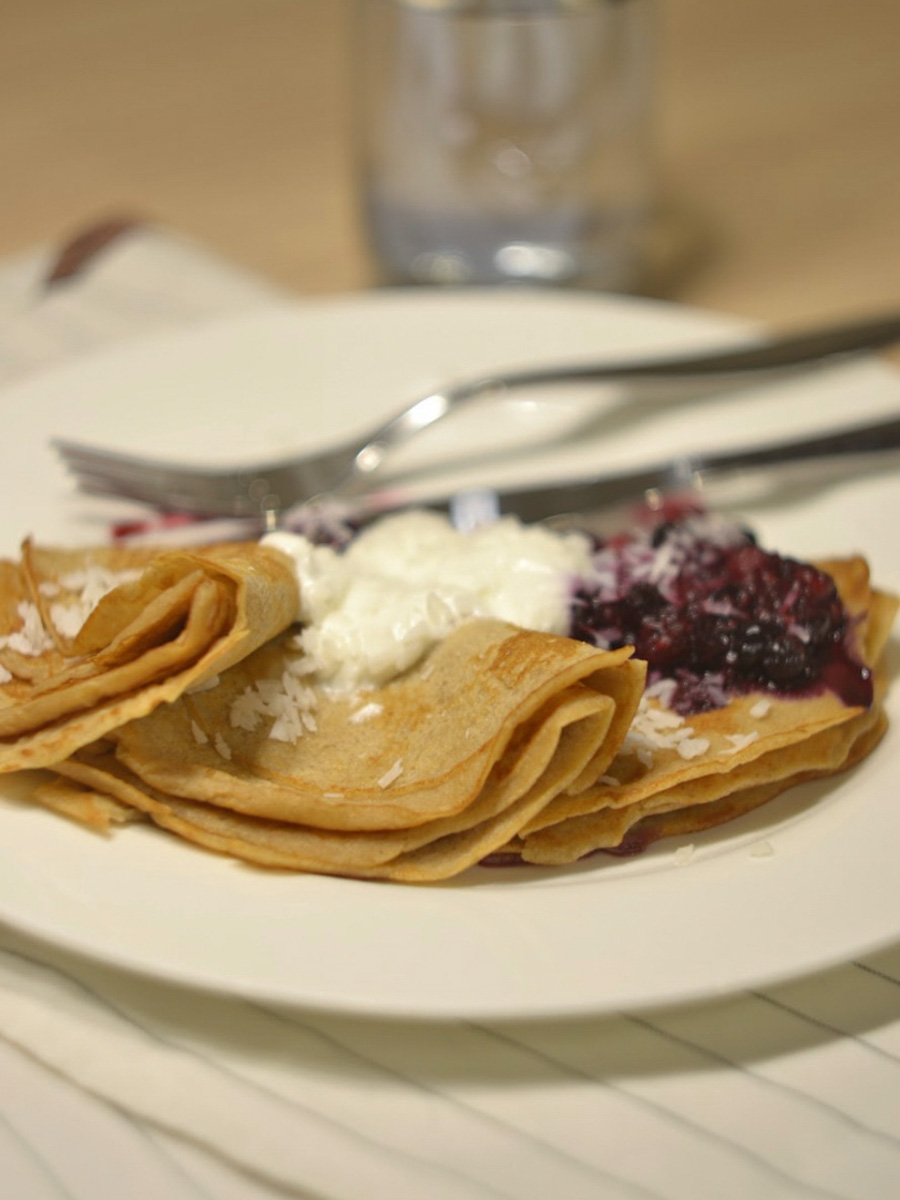 Грядет Масленичная неделя, и наверняка многие в эти дни захотят побаловать себя и близких вкусными блинами. Эксперты по правильному питанию подскажут, как совместить приятное с безопасным для фигуры.