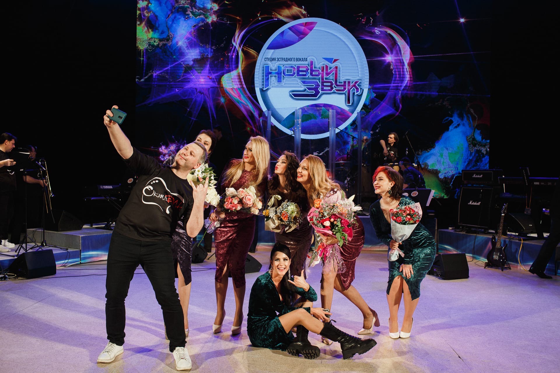 Шепчемся с участницами «Нового Звука» о творчестве, авторских платьях и женском серпентарии. Красота, помноженная на семь