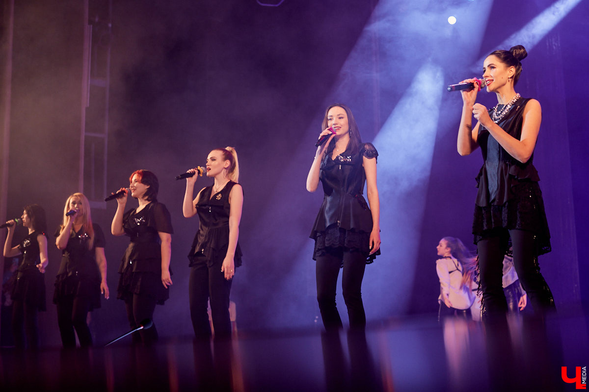 Шепчемся с участницами «Нового Звука» о творчестве, авторских платьях и женском серпентарии. Красота, помноженная на семь