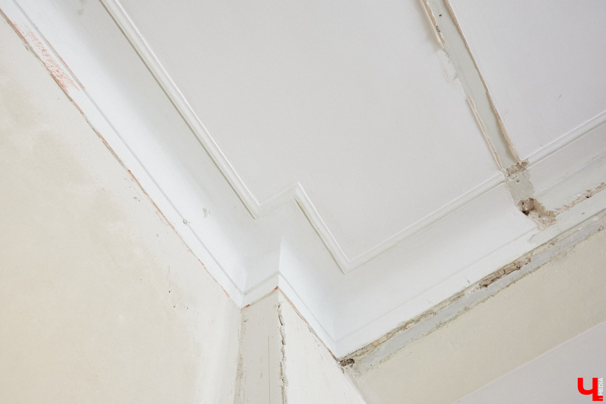 Дарья Сипатова вместе с мужем купили квартиру в доме с 85-летней историей и теперь рассказывают о деталях преображения жилплощади в своем Instagram-блоге «Сталинка» на Дворянской».