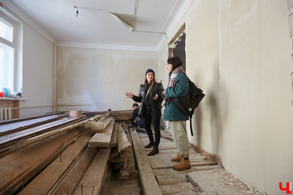 Дарья Сипатова вместе с мужем купили квартиру в доме с 85-летней историей и теперь рассказывают о деталях преображения жилплощади в своем Instagram-блоге «Сталинка» на Дворянской».