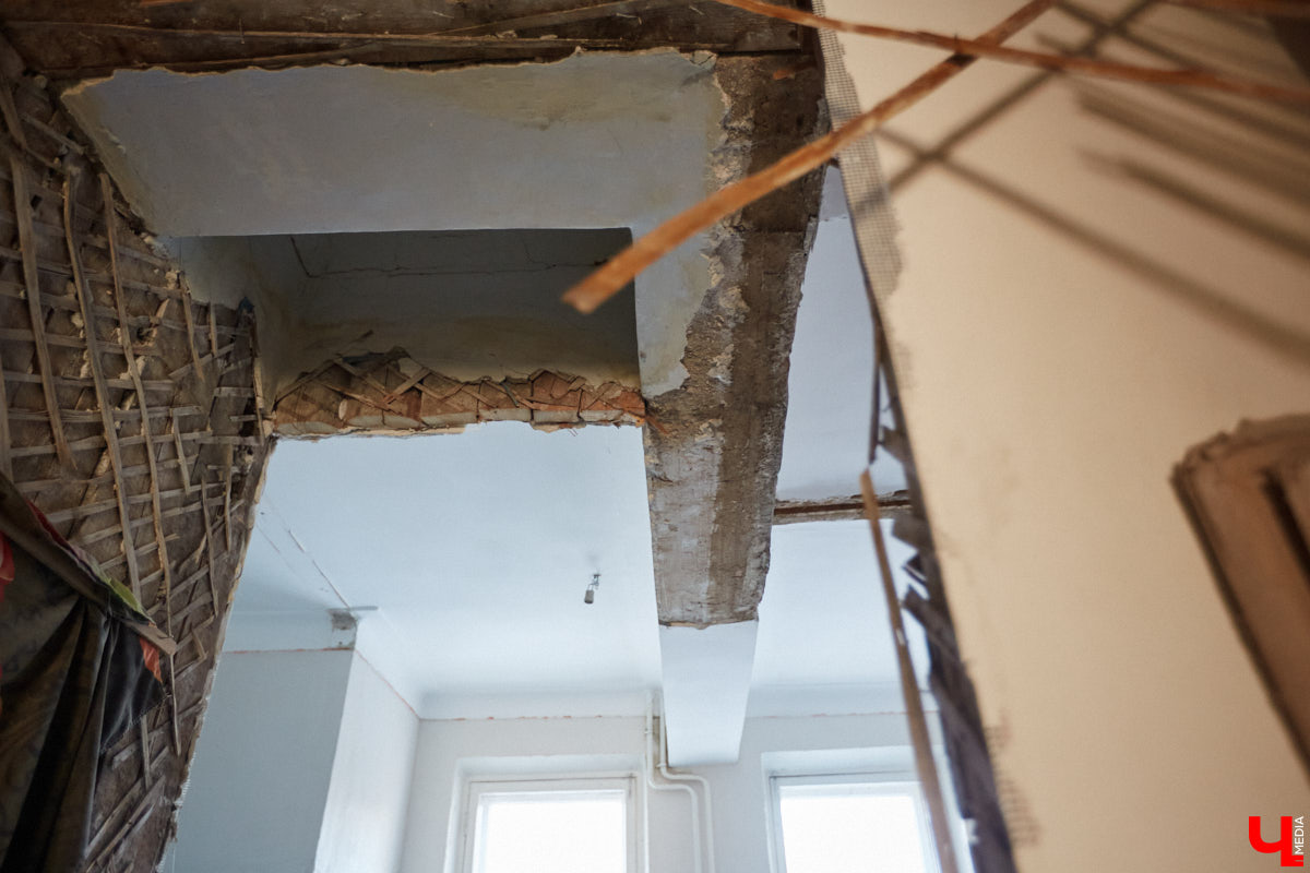 Дарья Сипатова вместе с мужем купили квартиру в доме с 85-летней историей и теперь рассказывают о деталях преображения жилплощади в своем Instagram-блоге «Сталинка» на Дворянской».