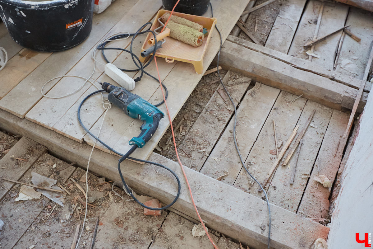 Дарья Сипатова вместе с мужем купили квартиру в доме с 85-летней историей и теперь рассказывают о деталях преображения жилплощади в своем Instagram-блоге «Сталинка» на Дворянской».