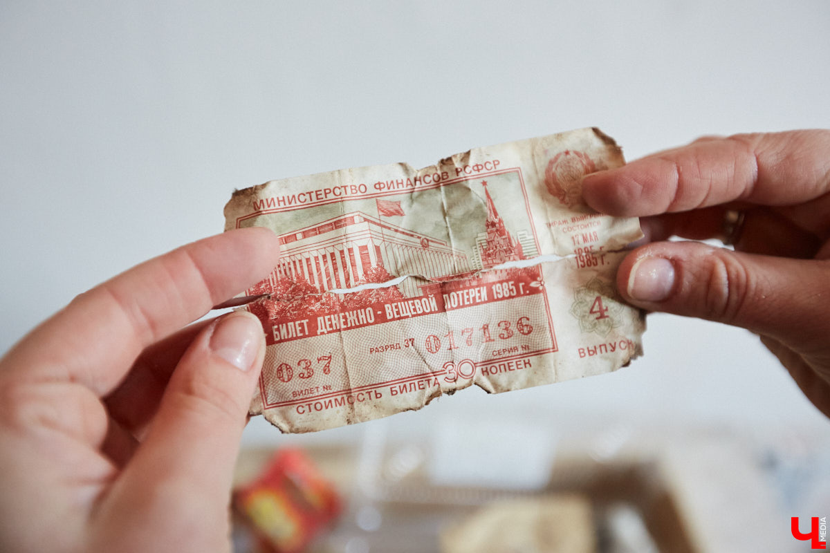 Дарья Сипатова вместе с мужем купили квартиру в доме с 85-летней историей и теперь рассказывают о деталях преображения жилплощади в своем Instagram-блоге «Сталинка» на Дворянской».