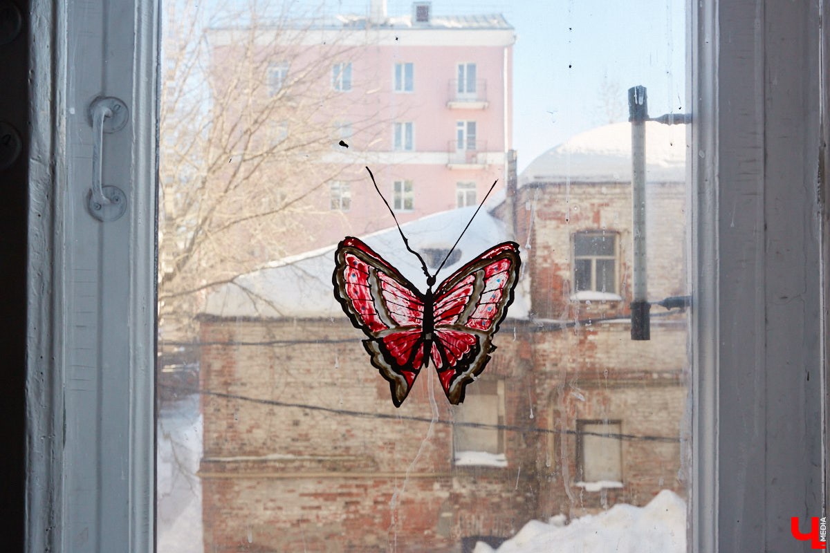 Дарья Сипатова вместе с мужем купили квартиру в доме с 85-летней историей и теперь рассказывают о деталях преображения жилплощади в своем Instagram-блоге «Сталинка» на Дворянской».