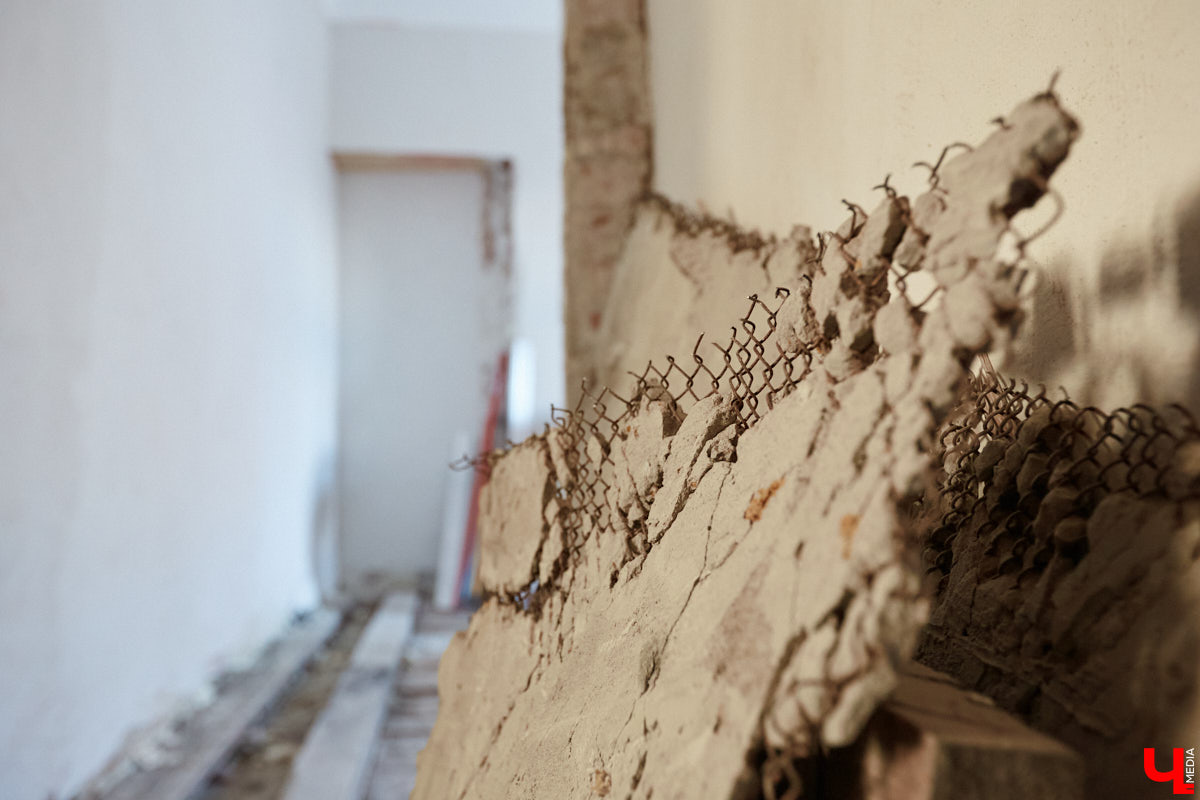 Дарья Сипатова вместе с мужем купили квартиру в доме с 85-летней историей и теперь рассказывают о деталях преображения жилплощади в своем Instagram-блоге «Сталинка» на Дворянской».