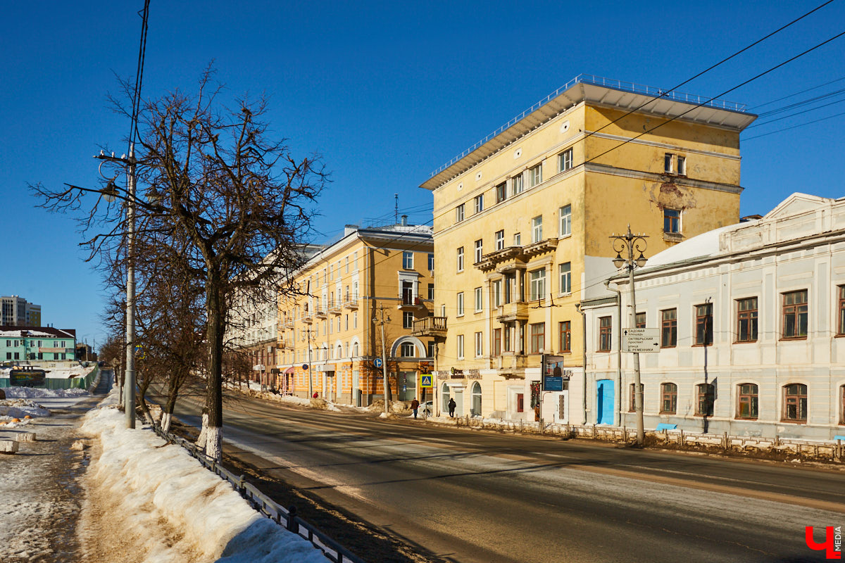 Дарья Сипатова вместе с мужем купили квартиру в доме с 85-летней историей и теперь рассказывают о деталях преображения жилплощади в своем Instagram-блоге «Сталинка» на Дворянской».