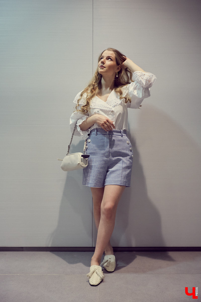 Спортивная, яркая, смелая, романтичная - какой вы будете этой весной, решать только вам. Наше дело - попросить стилиста собрать актуальные образы на все случаи жизни.