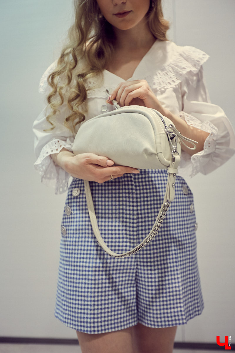 Спортивная, яркая, смелая, романтичная - какой вы будете этой весной, решать только вам. Наше дело - попросить стилиста собрать актуальные образы на все случаи жизни.