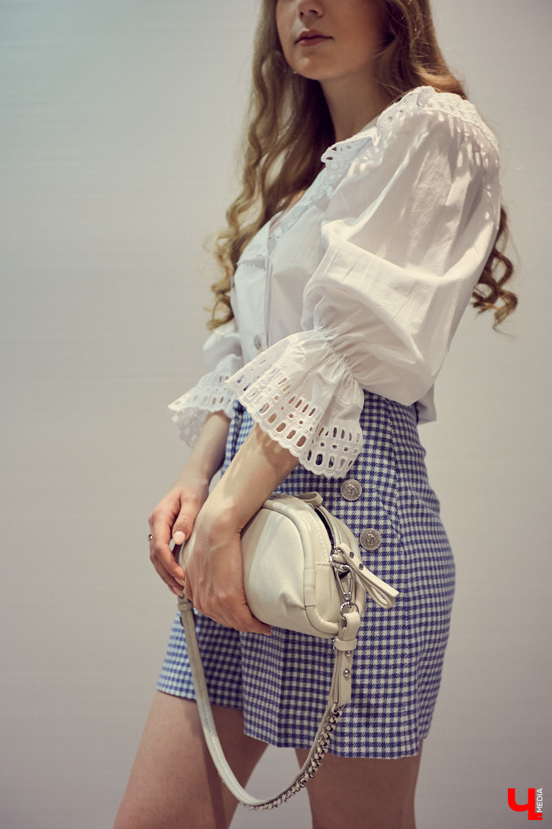 Спортивная, яркая, смелая, романтичная - какой вы будете этой весной, решать только вам. Наше дело - попросить стилиста собрать актуальные образы на все случаи жизни.