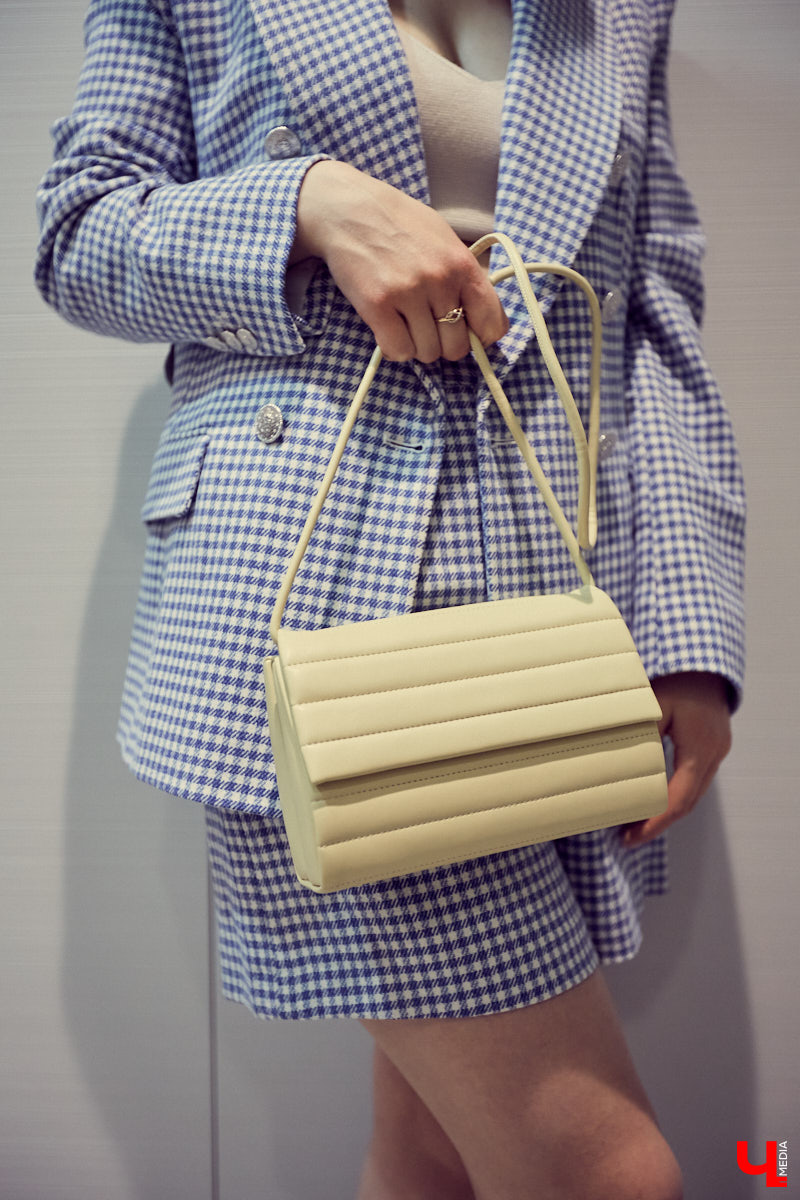 Спортивная, яркая, смелая, романтичная - какой вы будете этой весной, решать только вам. Наше дело - попросить стилиста собрать актуальные образы на все случаи жизни.