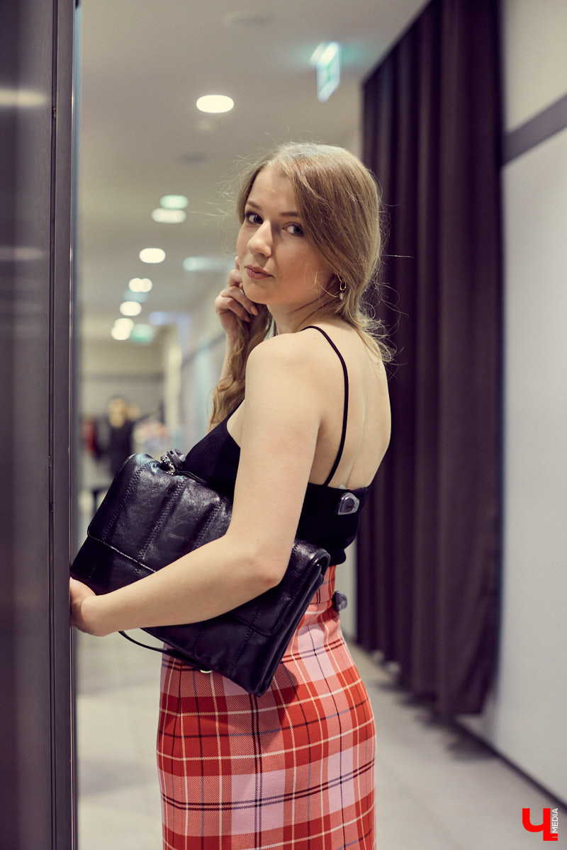 Спортивная, яркая, смелая, романтичная - какой вы будете этой весной, решать только вам. Наше дело - попросить стилиста собрать актуальные образы на все случаи жизни.