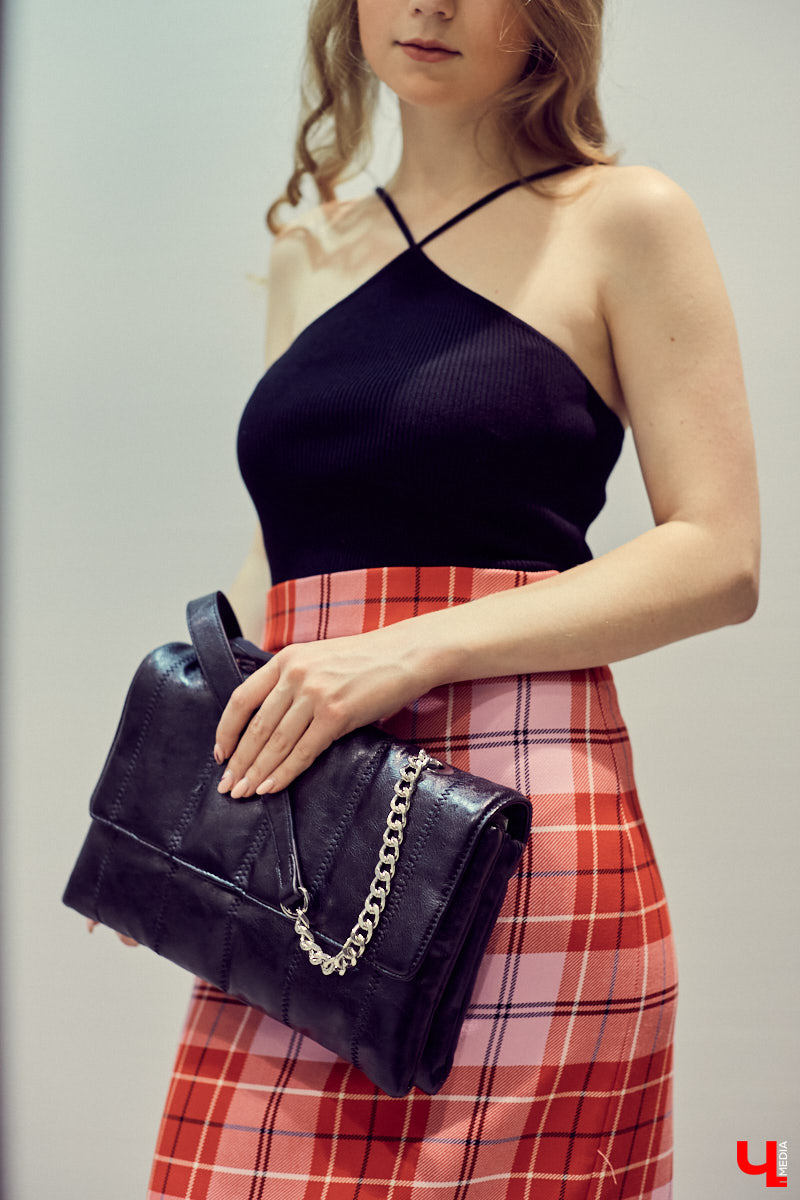 Спортивная, яркая, смелая, романтичная - какой вы будете этой весной, решать только вам. Наше дело - попросить стилиста собрать актуальные образы на все случаи жизни.