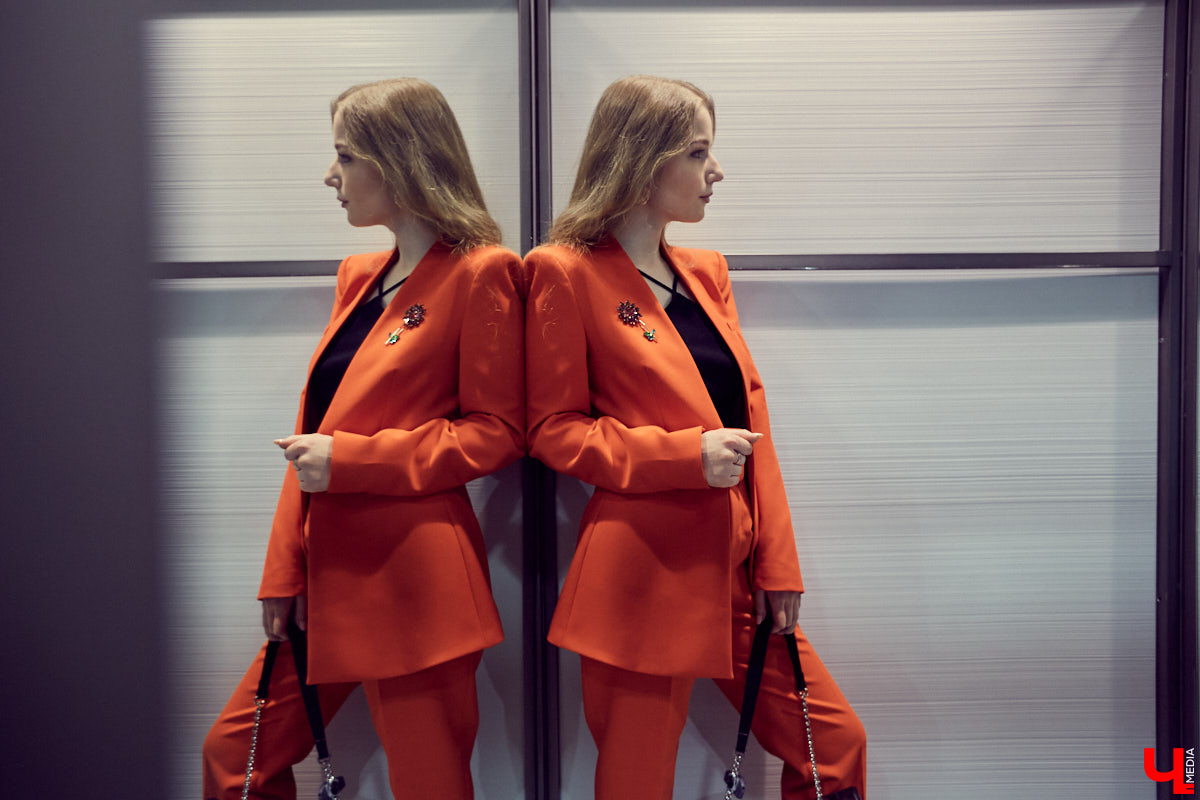 Спортивная, яркая, смелая, романтичная - какой вы будете этой весной, решать только вам. Наше дело - попросить стилиста собрать актуальные образы на все случаи жизни.