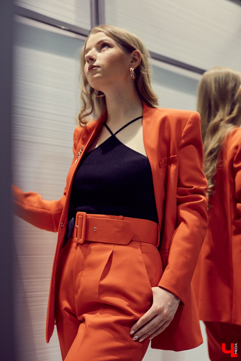 Спортивная, яркая, смелая, романтичная - какой вы будете этой весной, решать только вам. Наше дело - попросить стилиста собрать актуальные образы на все случаи жизни.