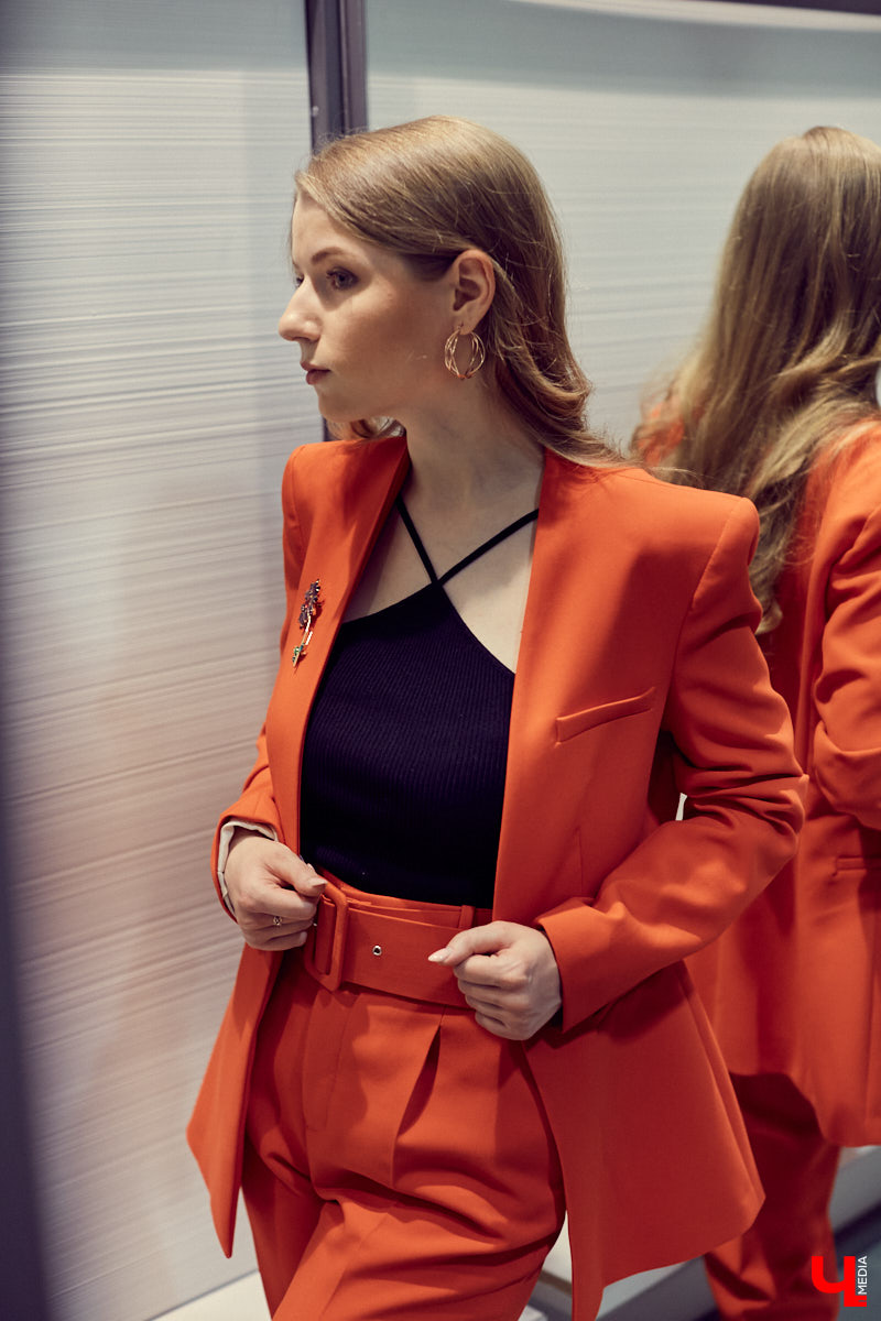 Спортивная, яркая, смелая, романтичная - какой вы будете этой весной, решать только вам. Наше дело - попросить стилиста собрать актуальные образы на все случаи жизни.