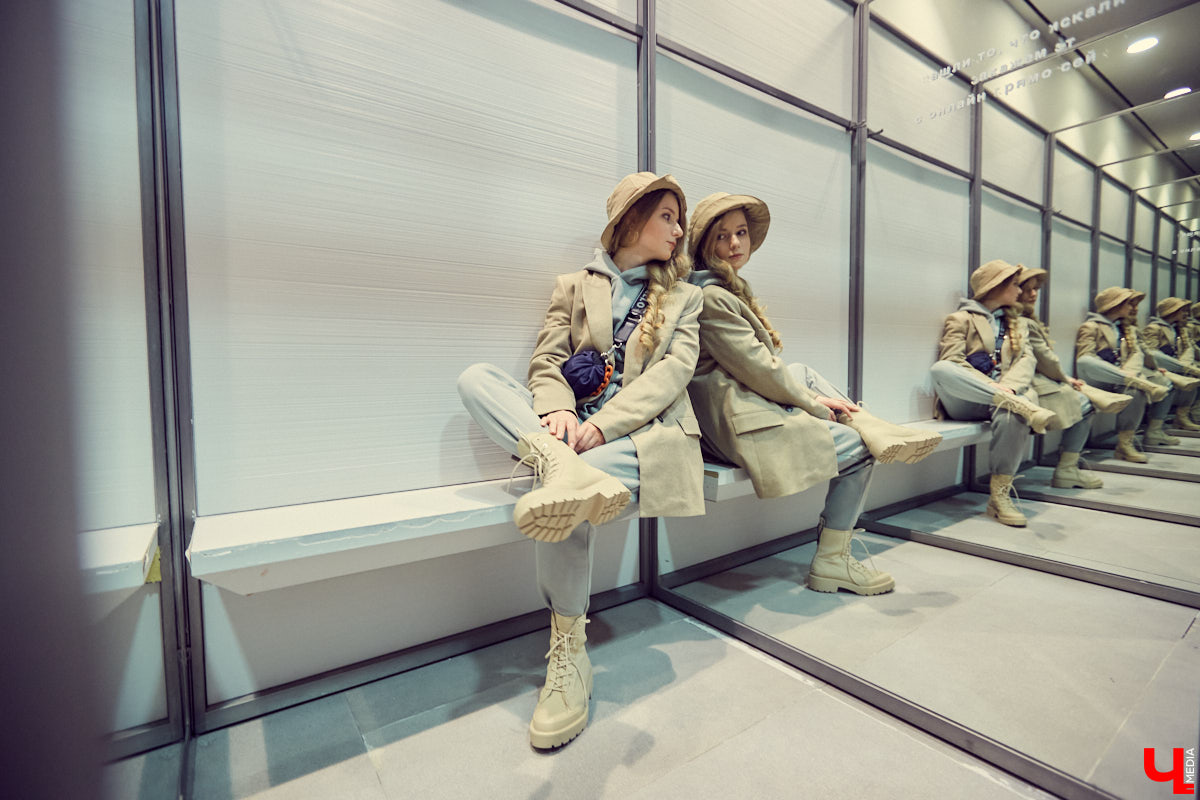 Спортивная, яркая, смелая, романтичная - какой вы будете этой весной, решать только вам. Наше дело - попросить стилиста собрать актуальные образы на все случаи жизни.