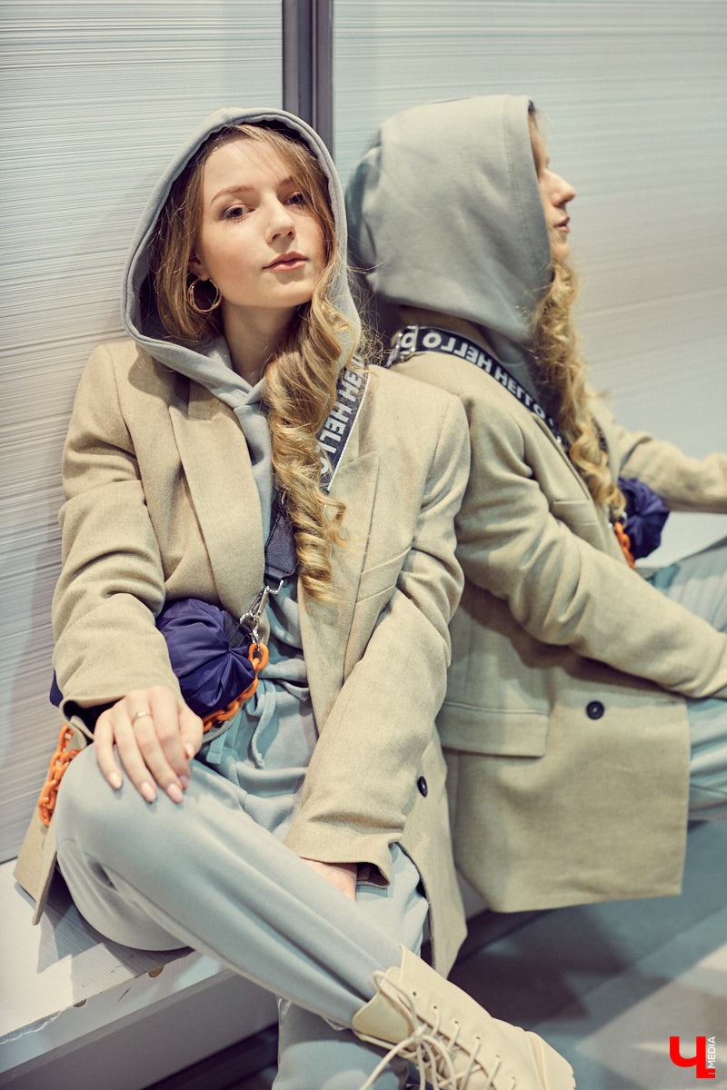 Спортивная, яркая, смелая, романтичная - какой вы будете этой весной, решать только вам. Наше дело - попросить стилиста собрать актуальные образы на все случаи жизни.